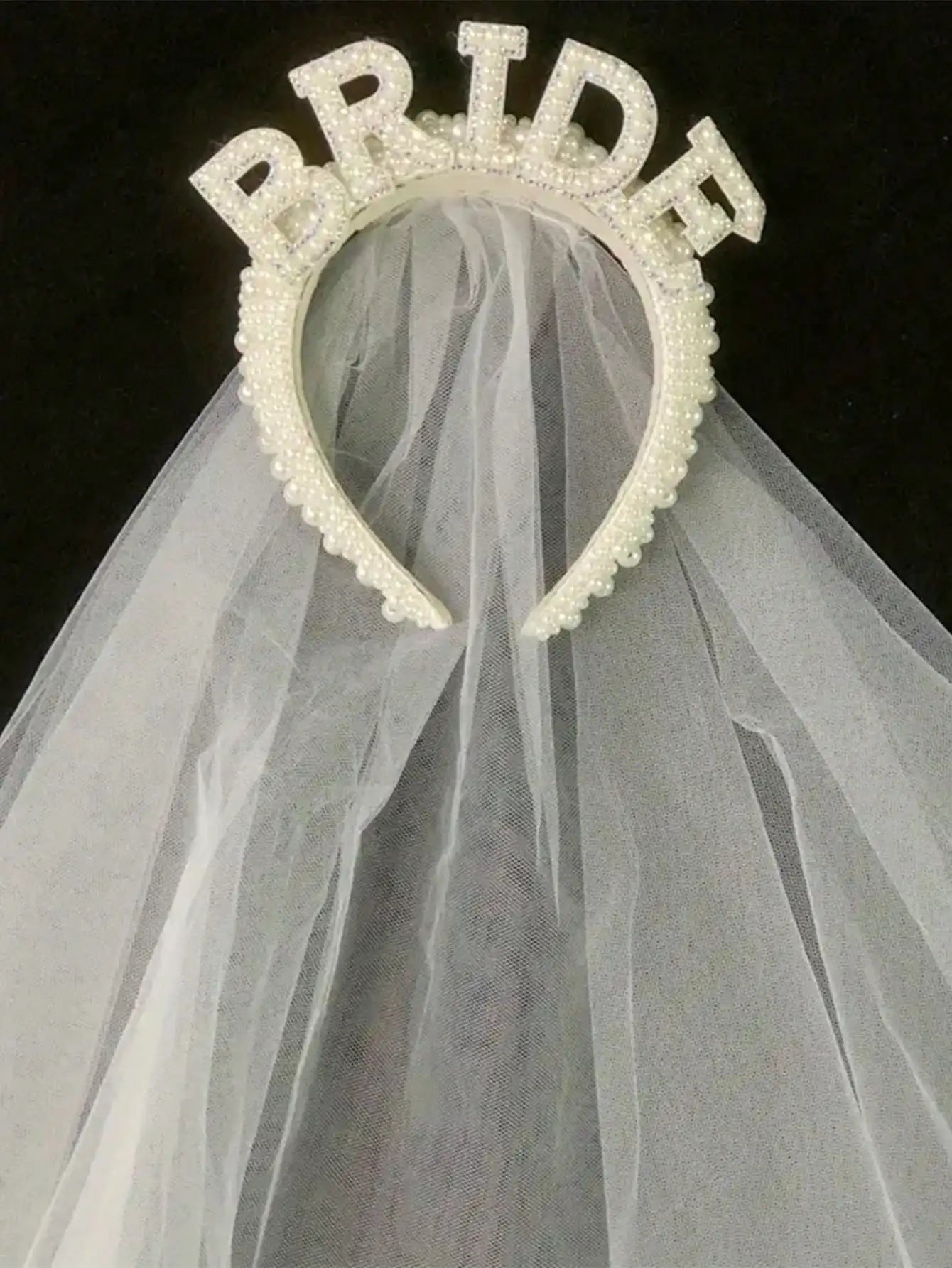 Velo Nupcial “Mrs. Pearl Dream” – Accesorio Elegante para Novia y Despedida de Soltera