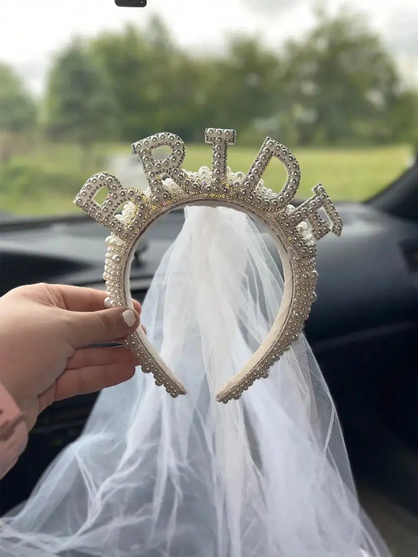 Velo Nupcial “Mrs. Pearl Dream” – Accesorio Elegante para Novia y Despedida de Soltera
