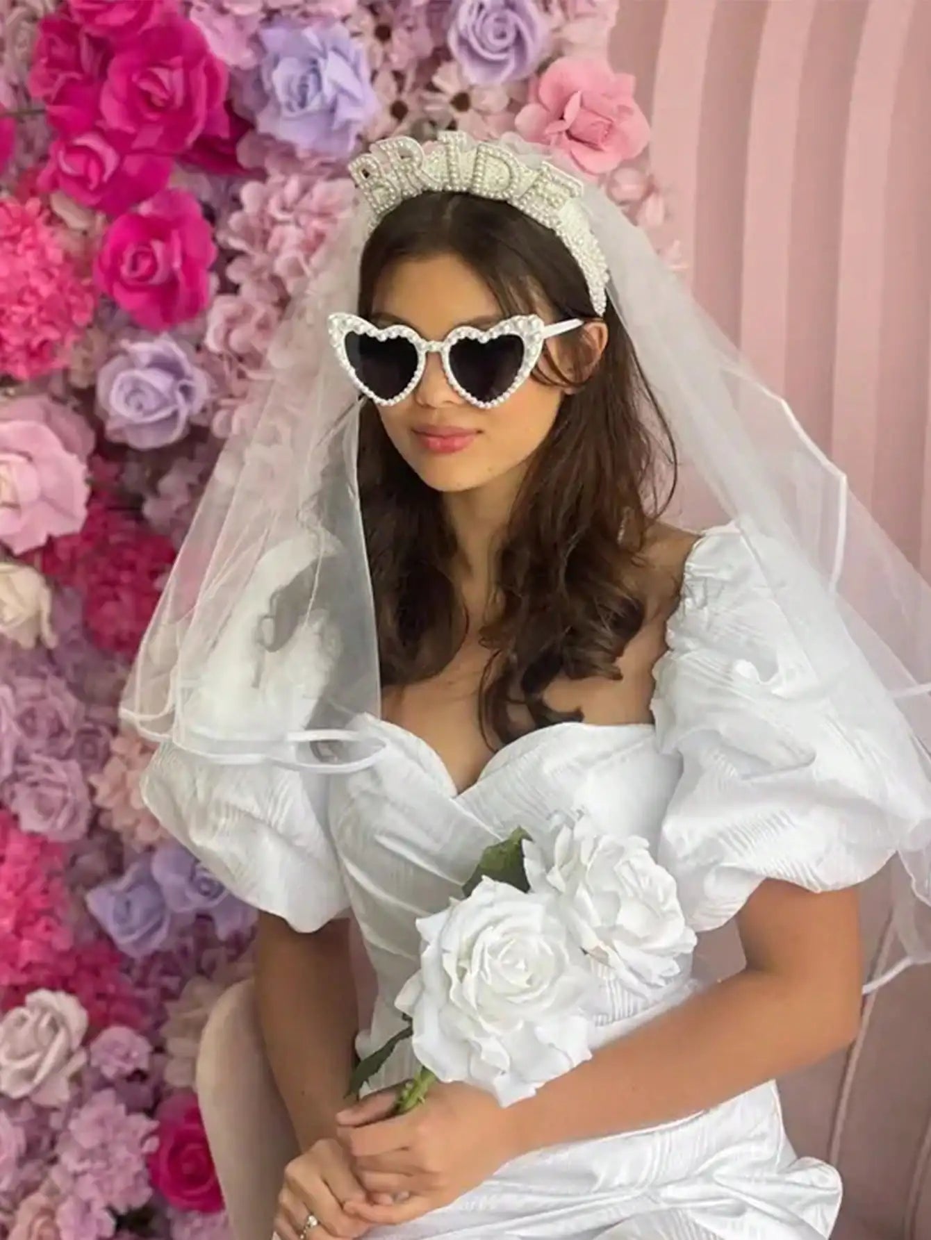 Velo Nupcial “Mrs. Pearl Dream” – Accesorio Elegante para Novia y Despedida de Soltera