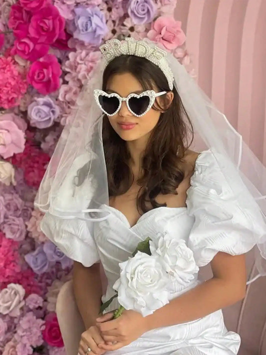 Velo Nupcial “Mrs. Pearl Dream” – Accesorio Elegante para Novia y Despedida de Soltera